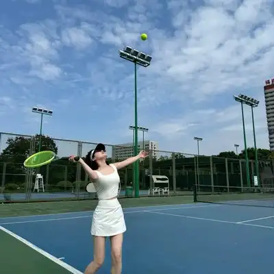 何玲